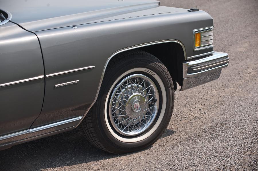  Cadillac Fleetwood Sixty Special Brougham 1976 года  (фото 6 из 25)